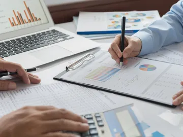 PM Governance Combined with Agile Tools Improves Delivery and Quality of Financial Services Programs