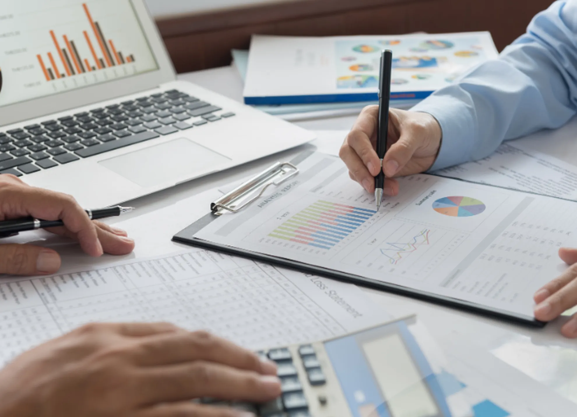 PM Governance Combined with Agile Tools Improves Delivery and Quality of Financial Services Programs